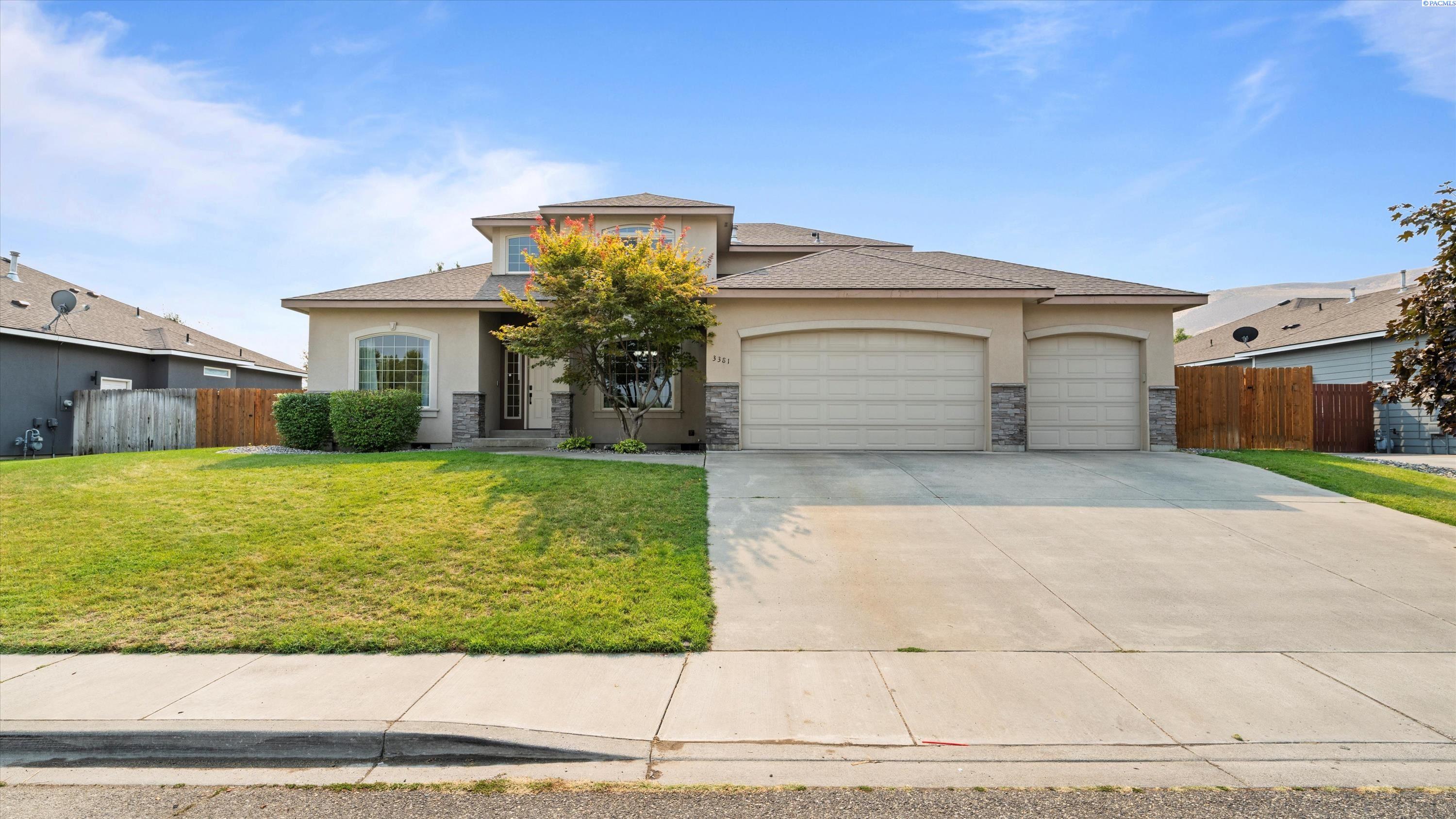 Richland, Washington, 99352, United States, 4 Bedrooms Bedrooms, ,3 BathroomsBathrooms,Residential,For Sale,1940830