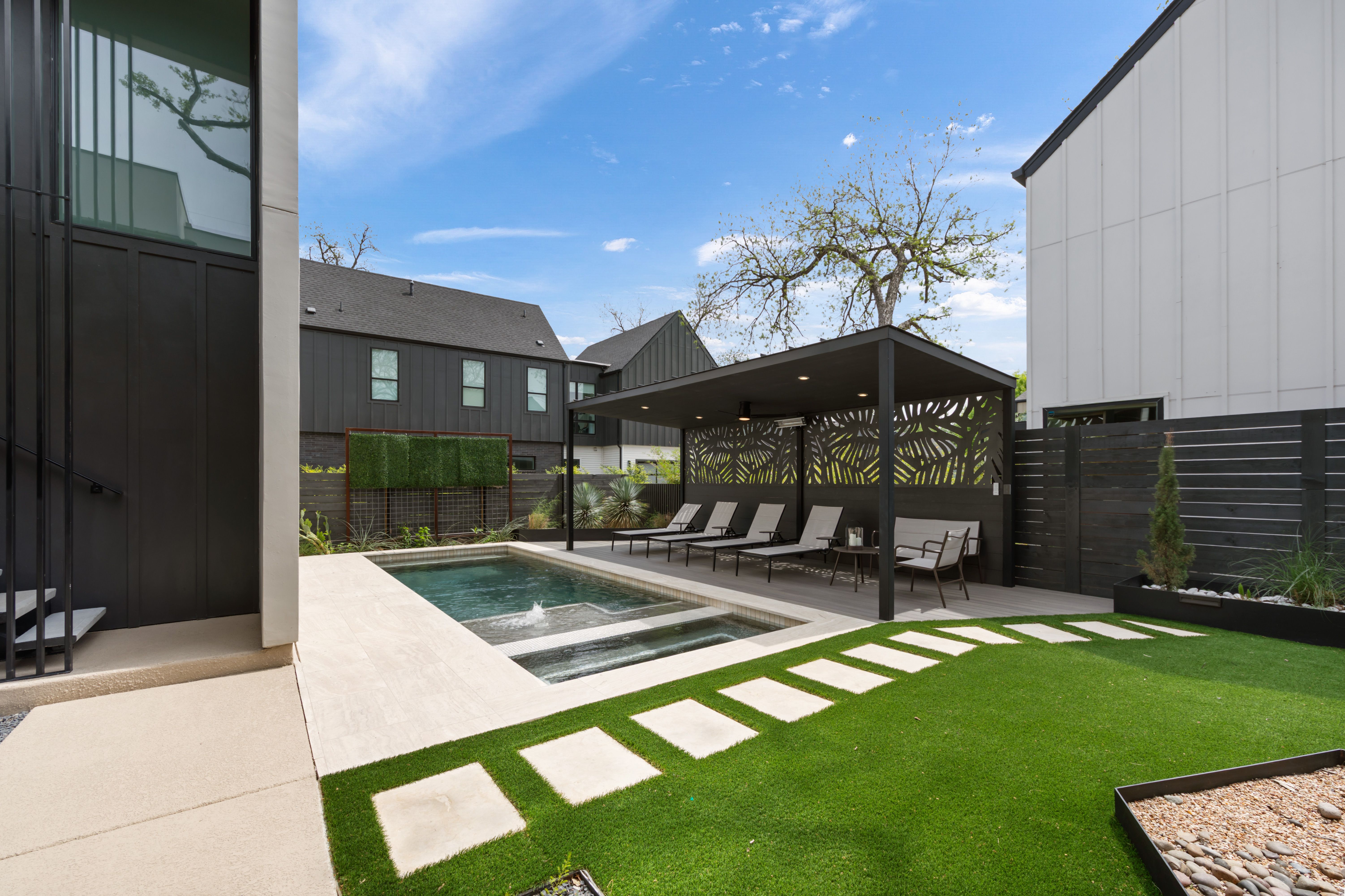  Striking Cobalt Design Home - 物件實景