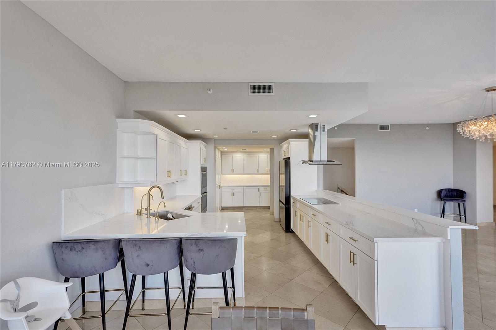 Aventura, Florida, 33180, United States, 5 Bedrooms Bedrooms, ,4 BathroomsBathrooms,Residential,For Sale,1794425
