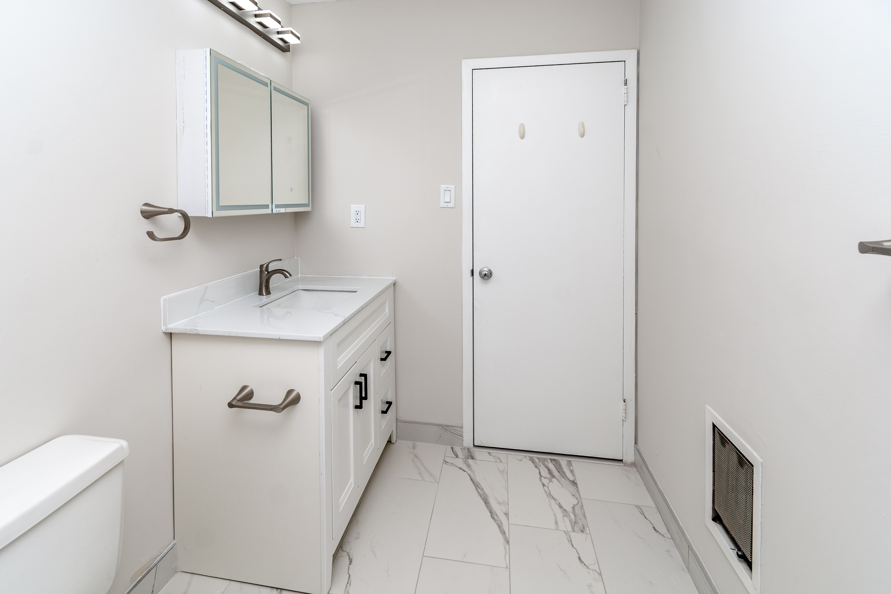  Pristine Apartment with Plentiful Storage and a Pool - 物件實景