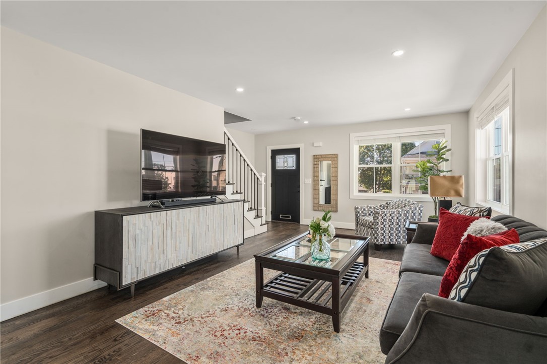East Providence, Rhode Island, 02914, United States, 4 Bedrooms Bedrooms, ,3 BathroomsBathrooms,Residential,For Sale,1941827