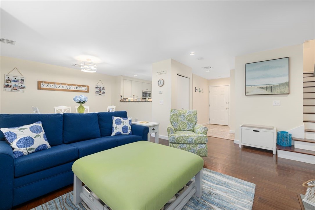 Narragansett, Rhode Island, 02882, United States, 2 Bedrooms Bedrooms, ,3 BathroomsBathrooms,Residential,For Sale,1950851