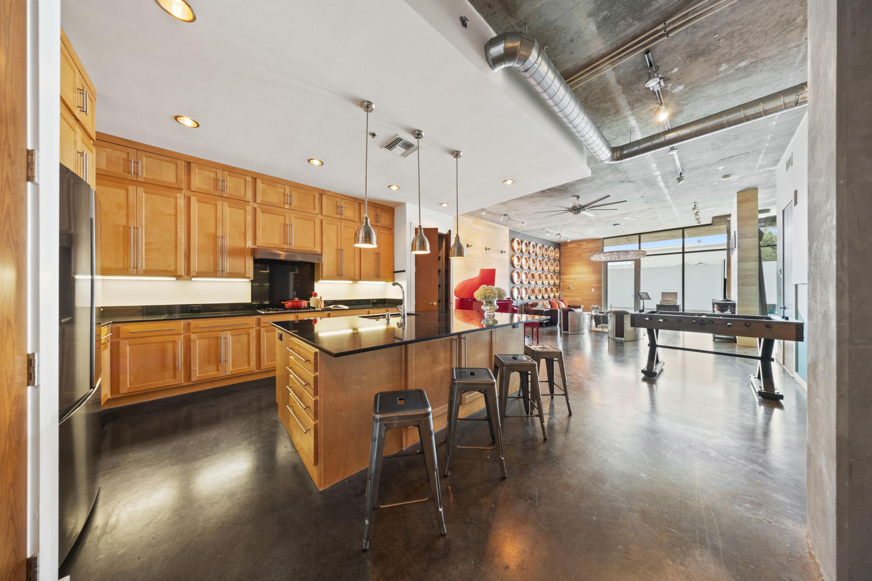  Industrial Sophistication Meets Boutique Loft Living in Downtown Dallas - 物件實景