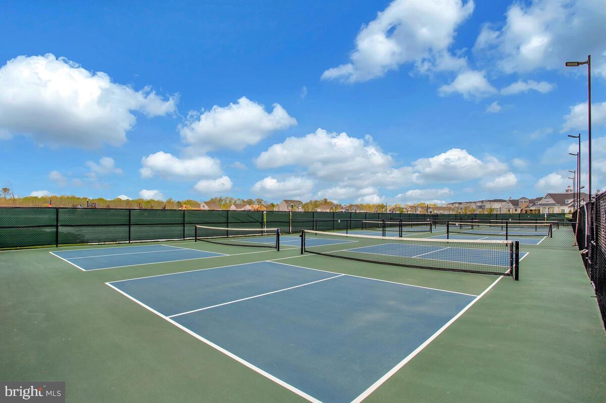 Chester, Maryland, 21619, United States, 2 Bedrooms Bedrooms, ,3 BathroomsBathrooms,Residential,For Sale,1968949