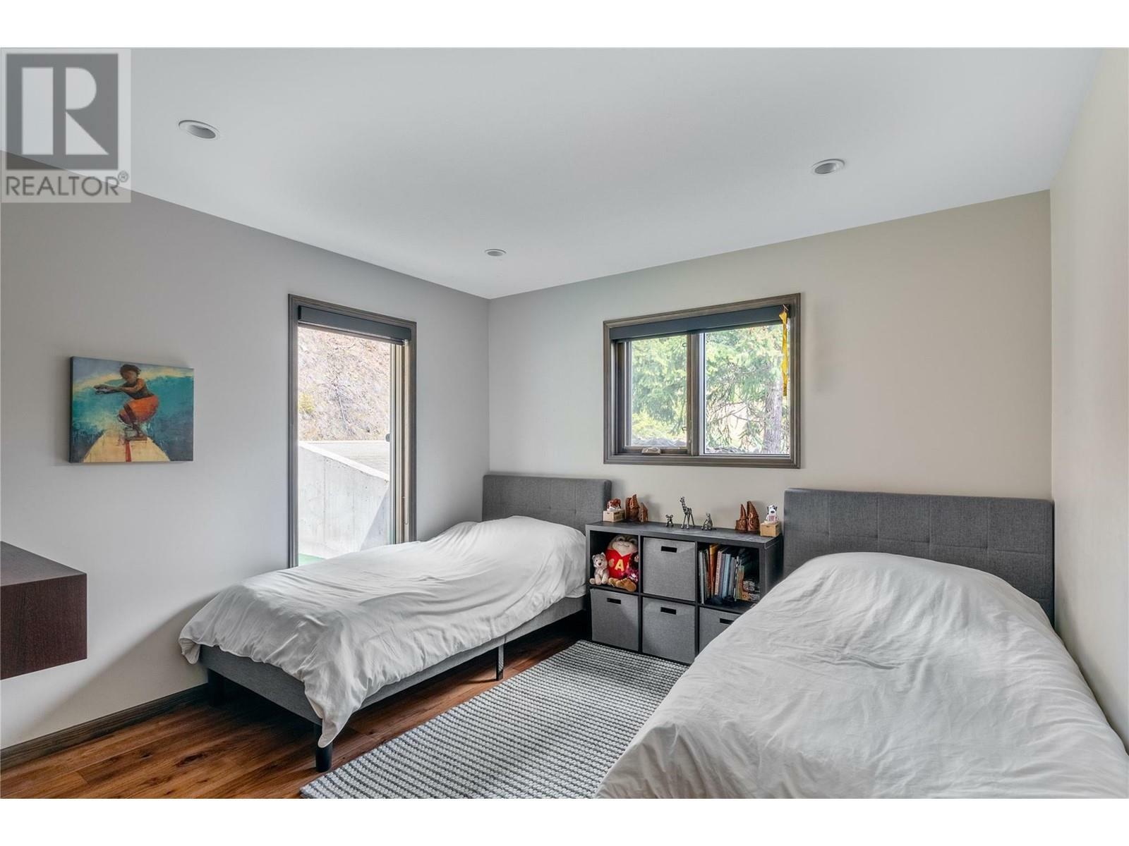 ANGLEMONT, British Columbia, V0E 1M8, CA, 5 Bedrooms Bedrooms, ,4 BathroomsBathrooms,Residential,For Sale,1838745