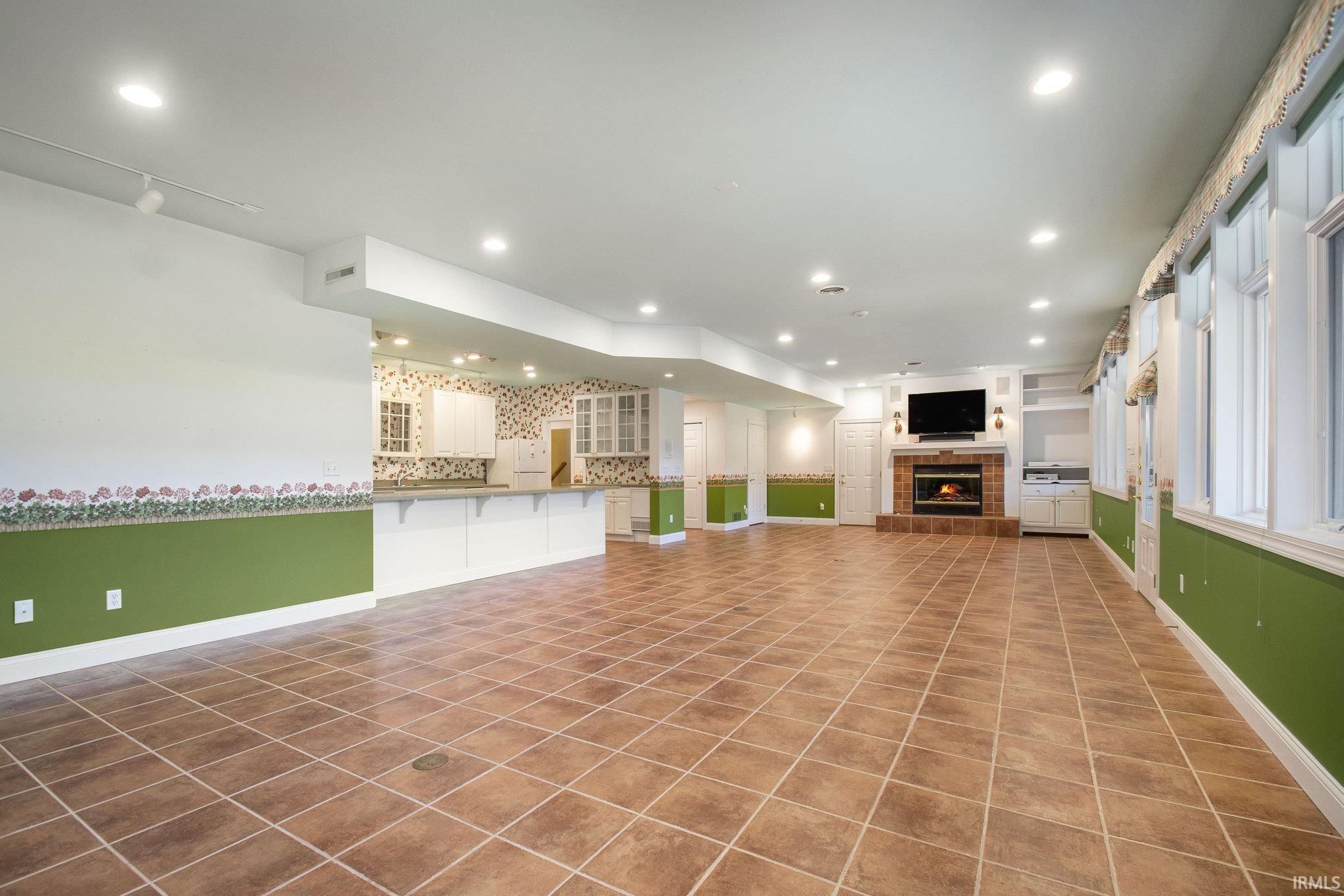 Middlebury, Indiana, 46540, United States, 4 Bedrooms Bedrooms, ,5 BathroomsBathrooms,Residential,For Sale,1943878