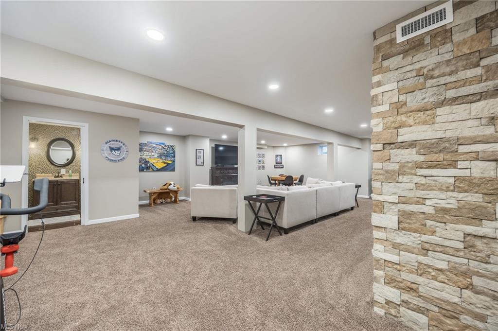 Marietta, Ohio, 45750, United States, 4 Bedrooms Bedrooms, ,5 BathroomsBathrooms,Residential,For Sale,1931542