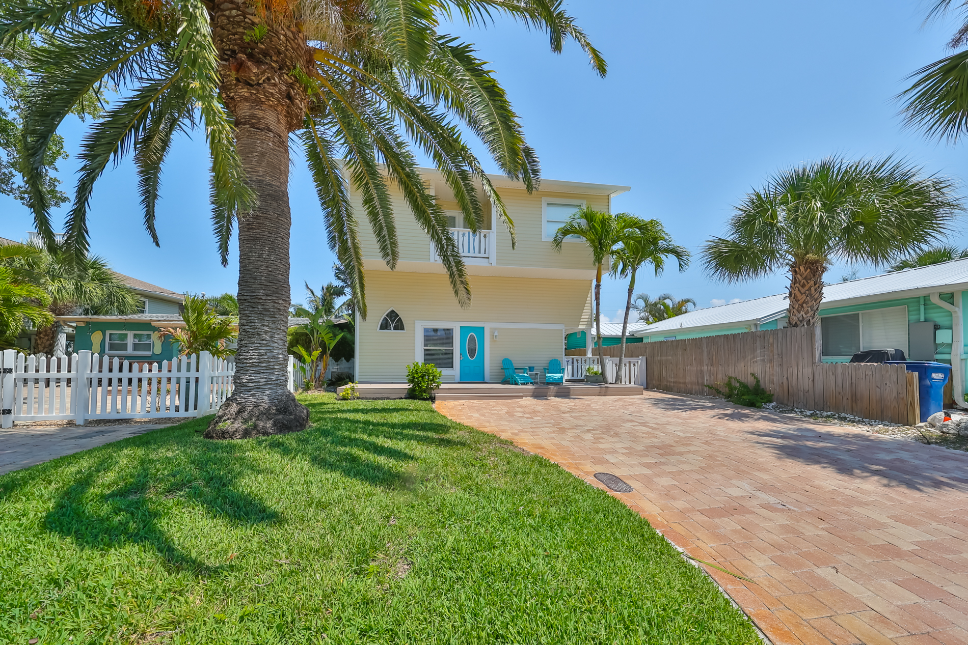 Madeira Beach, Florida, 33708, United States, 2 Bedrooms Bedrooms, ,2 BathroomsBathrooms,Residential,For Sale,1977709