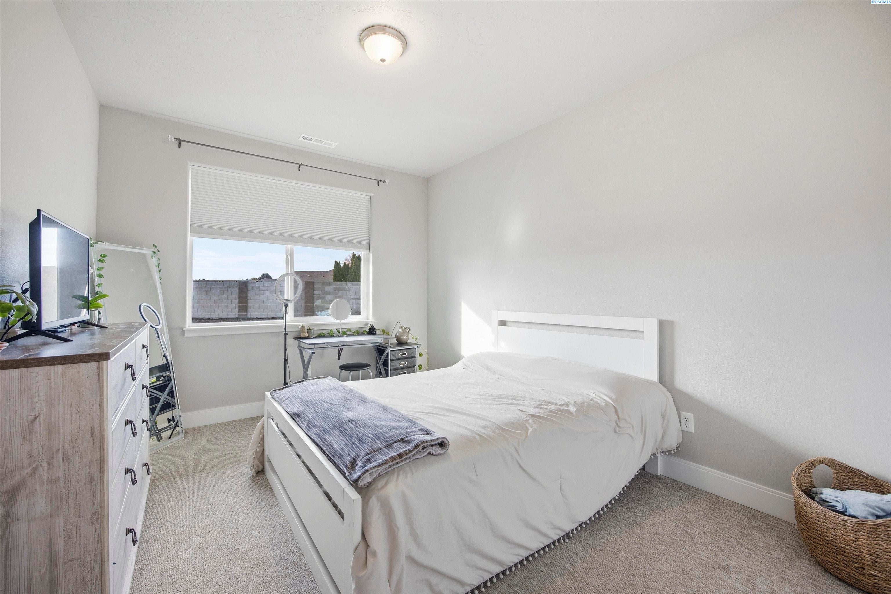 Pasco, Washington, 99301, United States, 4 Bedrooms Bedrooms, ,2 BathroomsBathrooms,Residential,For Sale,2036931