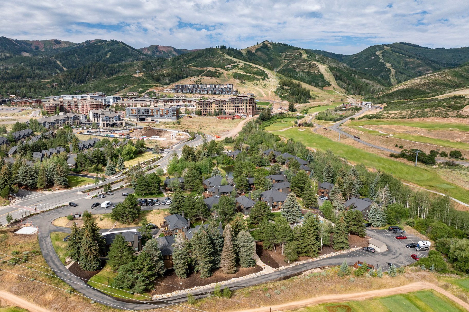  Ground Level Unit, Walk to Ski Lifts - 物件實景