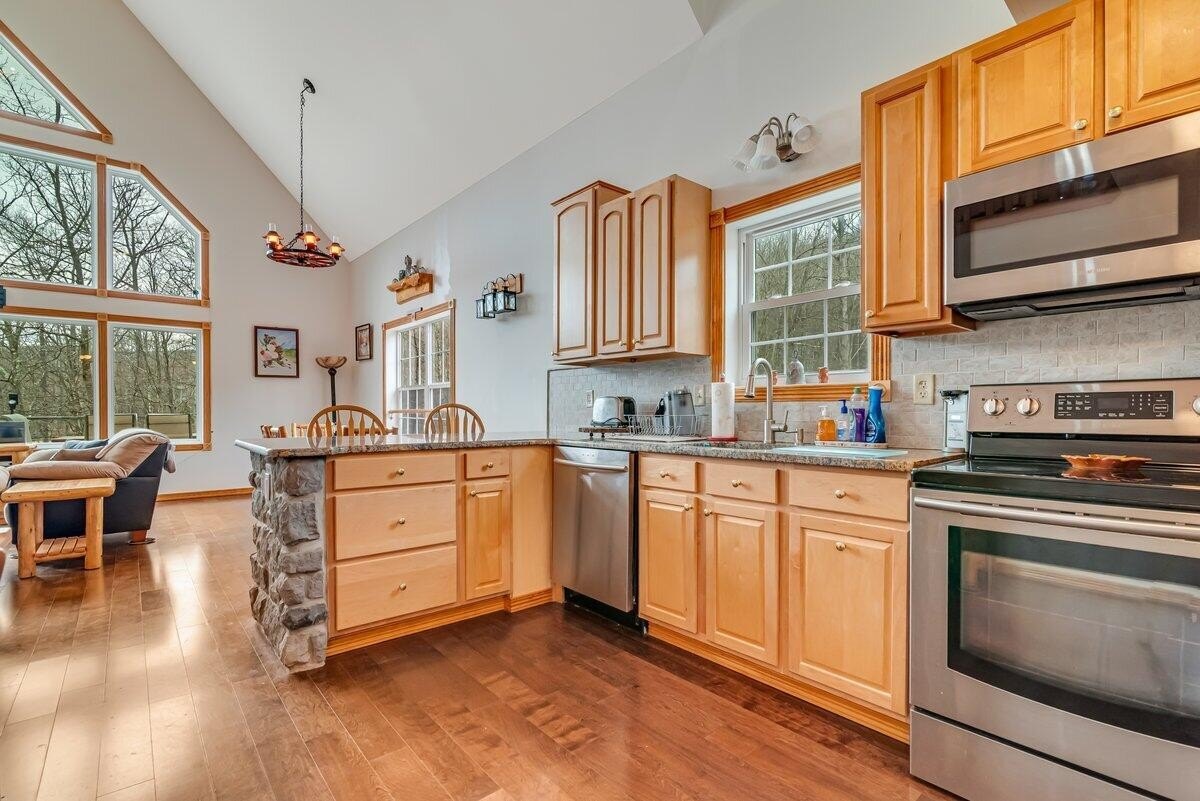 Hazleton, Pennsylvania, 18202, United States, 4 Bedrooms Bedrooms, ,3 BathroomsBathrooms,Residential,For Sale,1754491