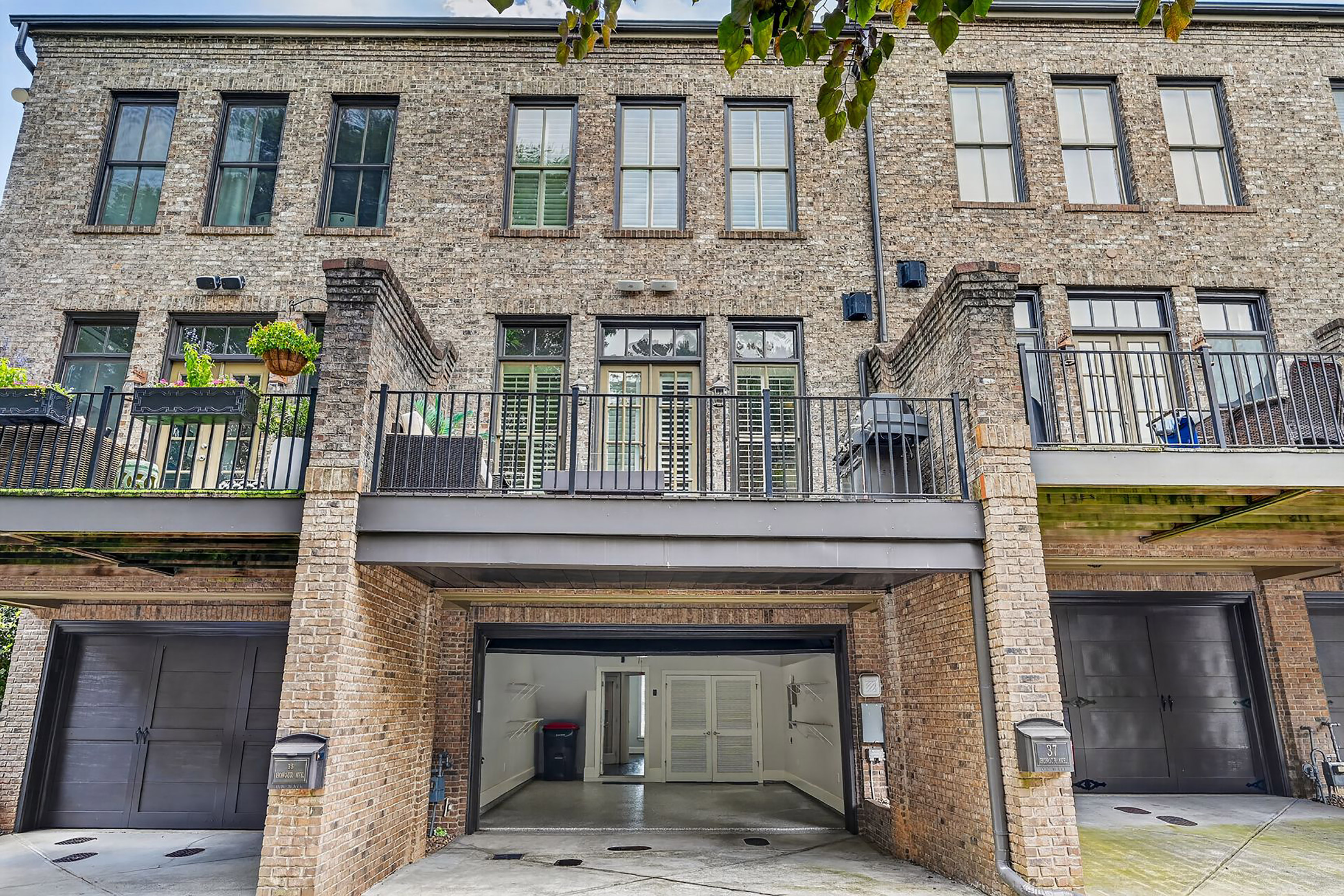  Exquisite Townhome in the Coveted Brownstones at Habersham - 物件實景