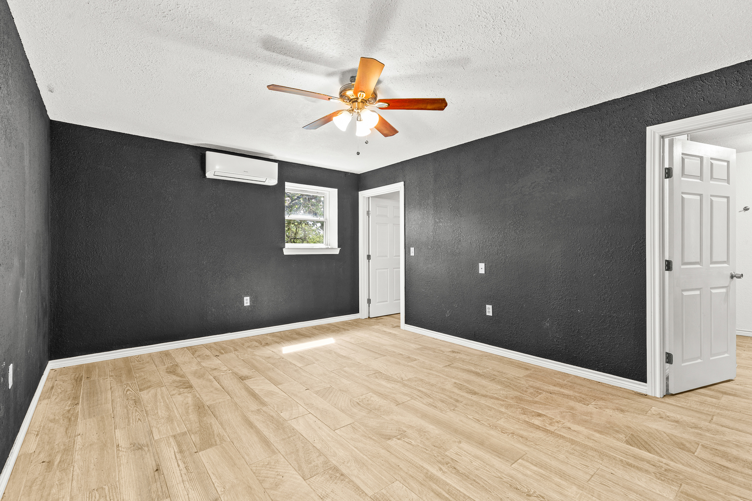 Adkins, Texas, 78101, United States, 4 Bedrooms Bedrooms, ,2 BathroomsBathrooms,Residential,For Sale,1979790