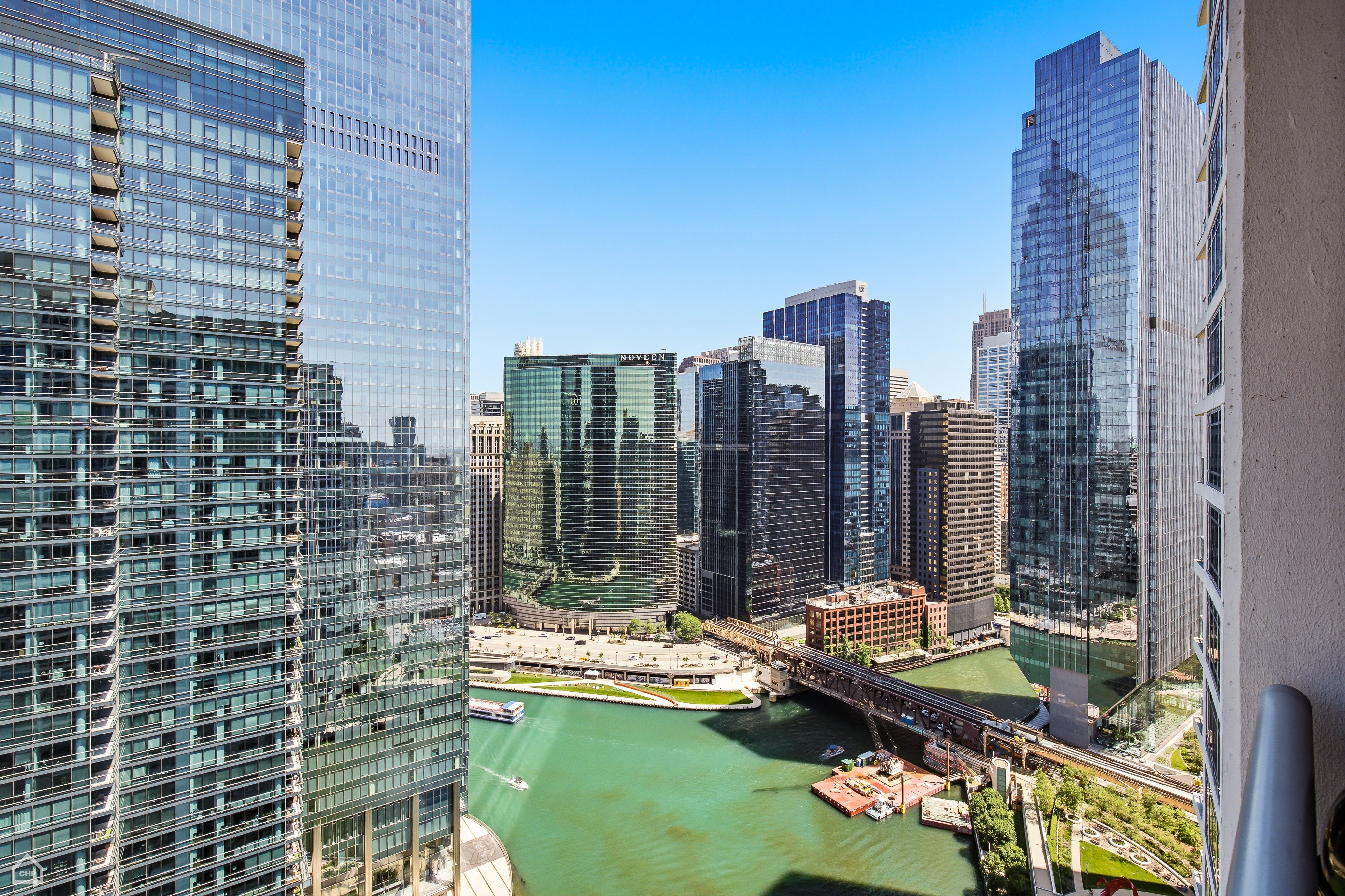  Sweeping Views of the Chicago River, Skyline, and Glimpses of Lake Michigan - 物件實景