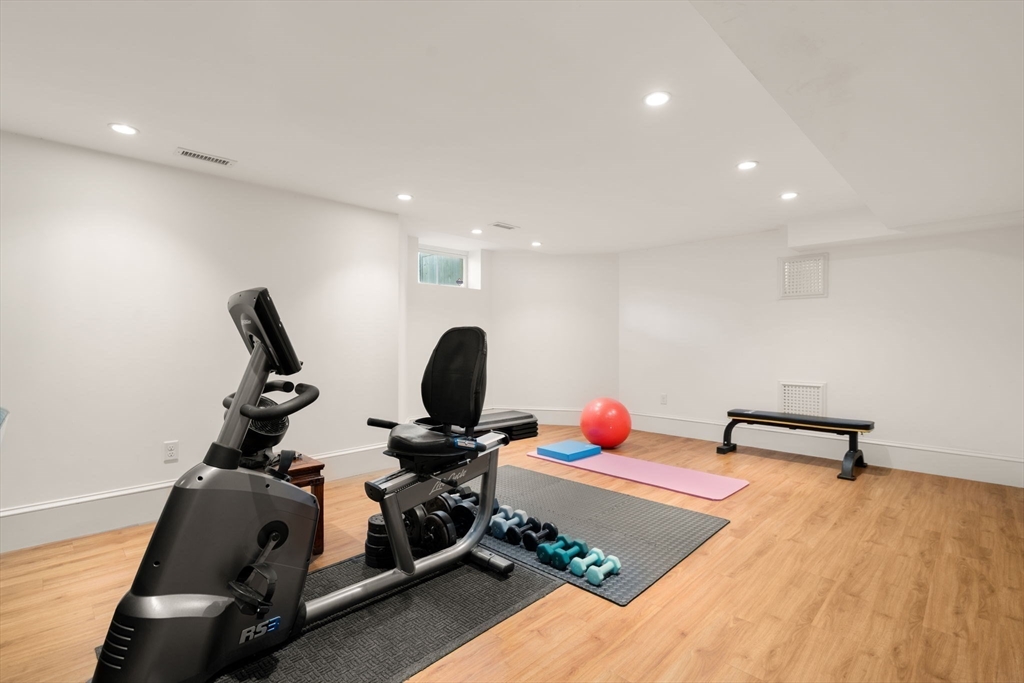 Cambridge, Massachusetts, 02140, United States, 4 Bedrooms Bedrooms, ,4 BathroomsBathrooms,Residential,For Sale,1947050