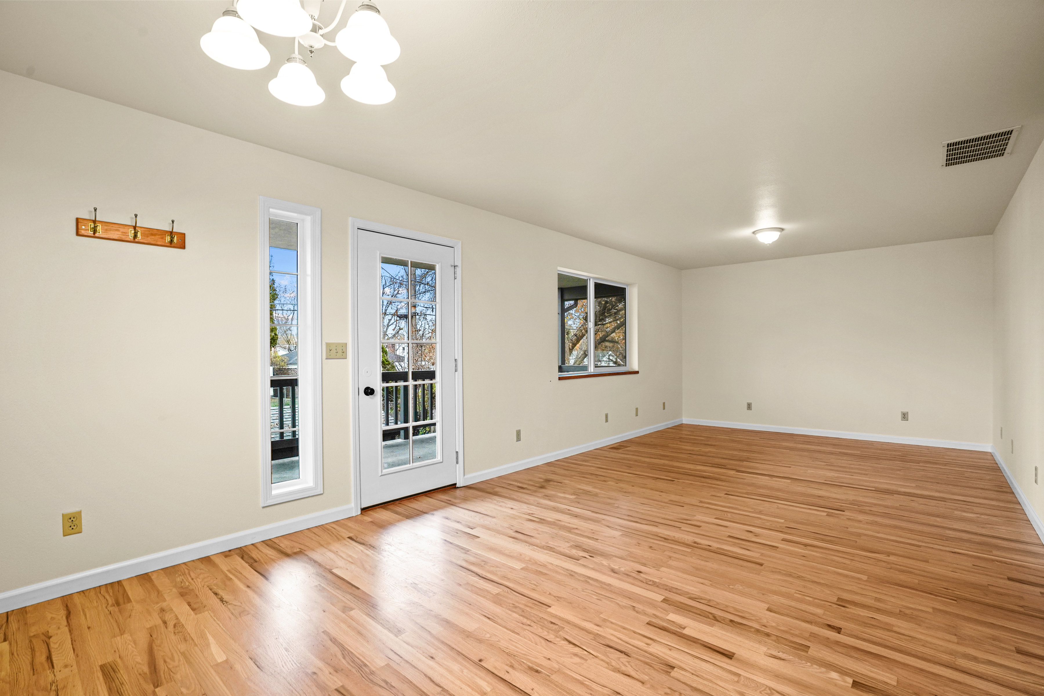  Lives Like Two Homes - 物件實景