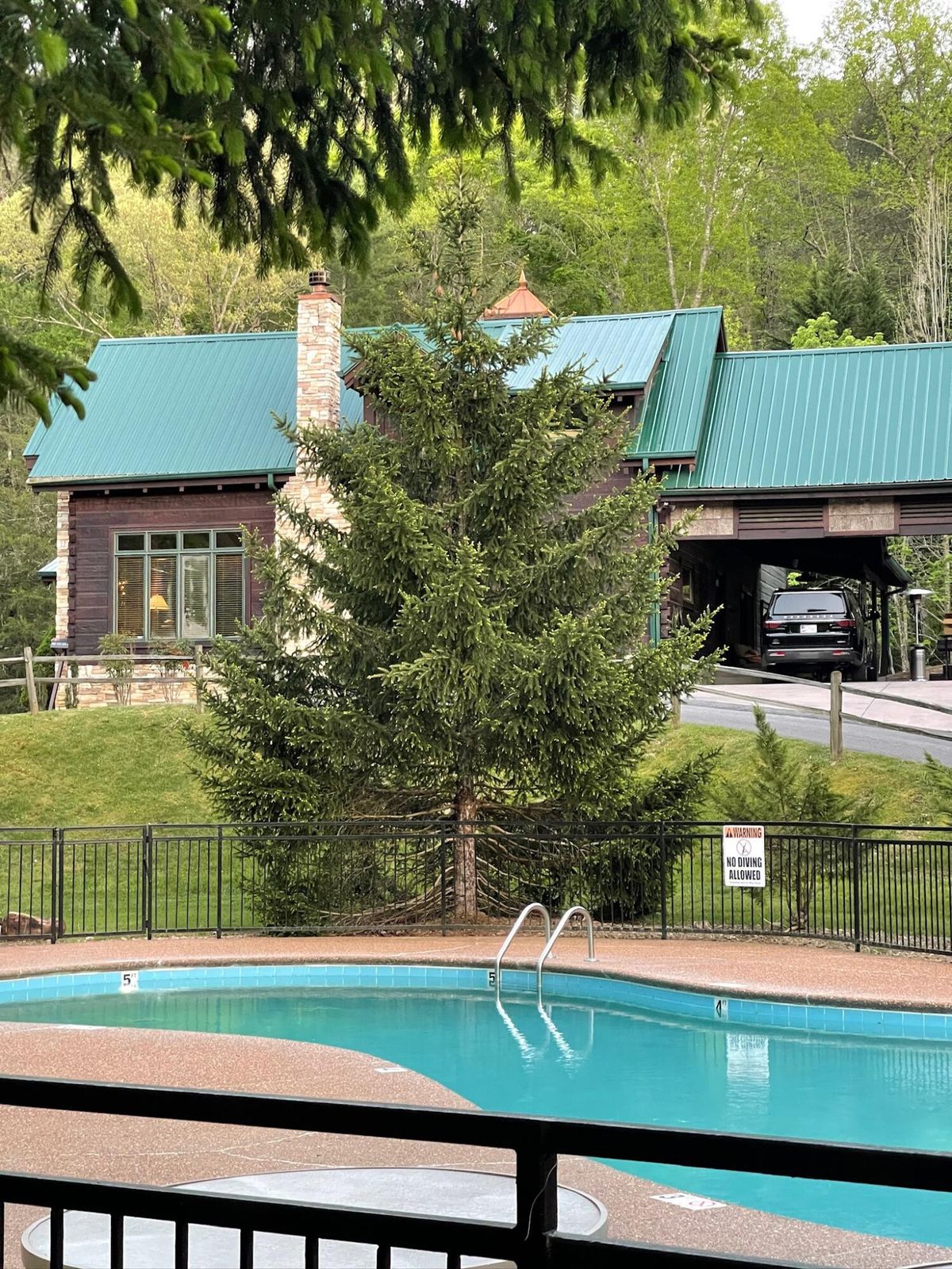 Sevierville, Tennessee, 37862, United States, 2 Bedrooms Bedrooms, ,4 BathroomsBathrooms,Residential,For Sale,1914070