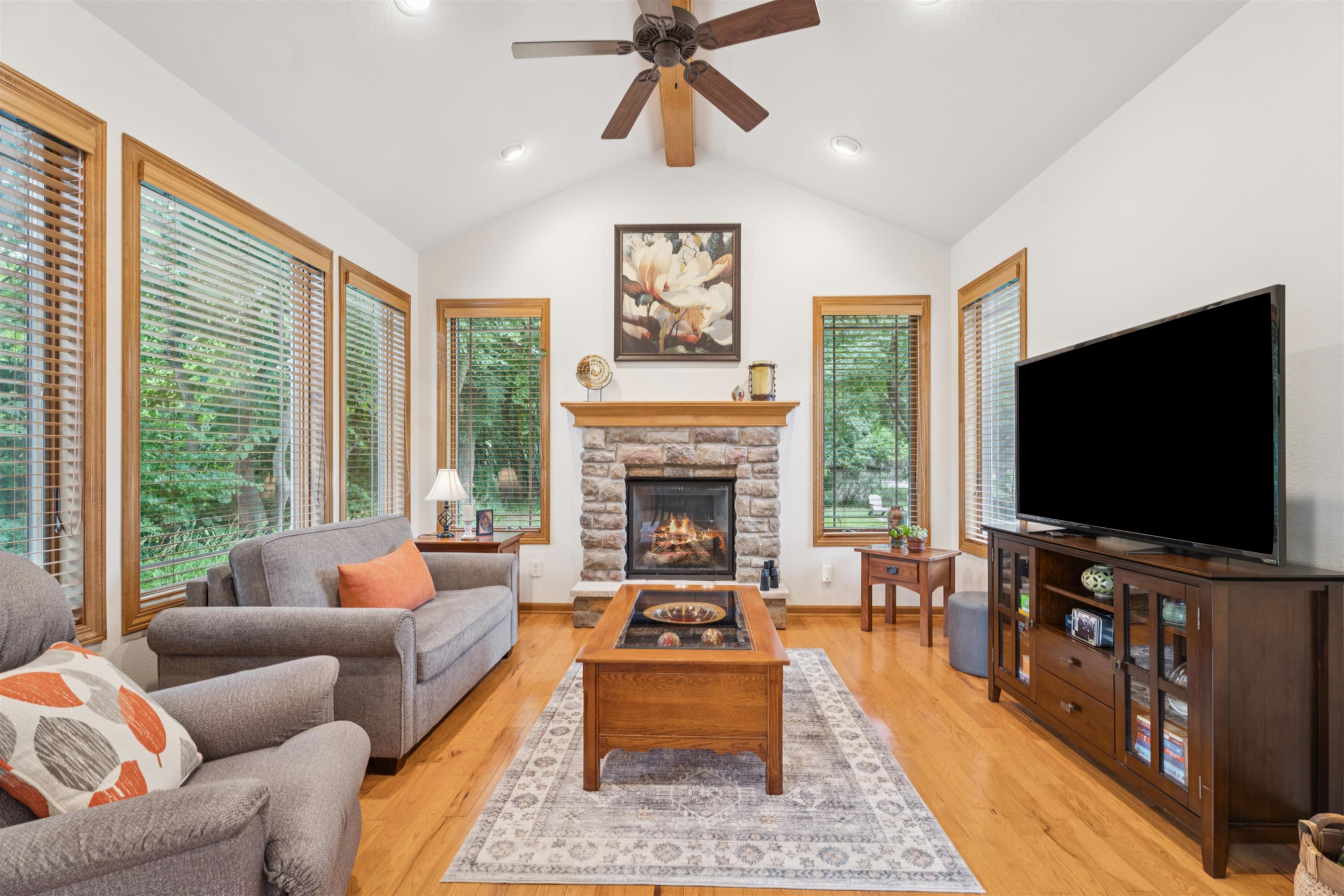 NEENAH, Wisconsin, 54956, United States, 3 Bedrooms Bedrooms, ,2 BathroomsBathrooms,Residential,For Sale,1913087