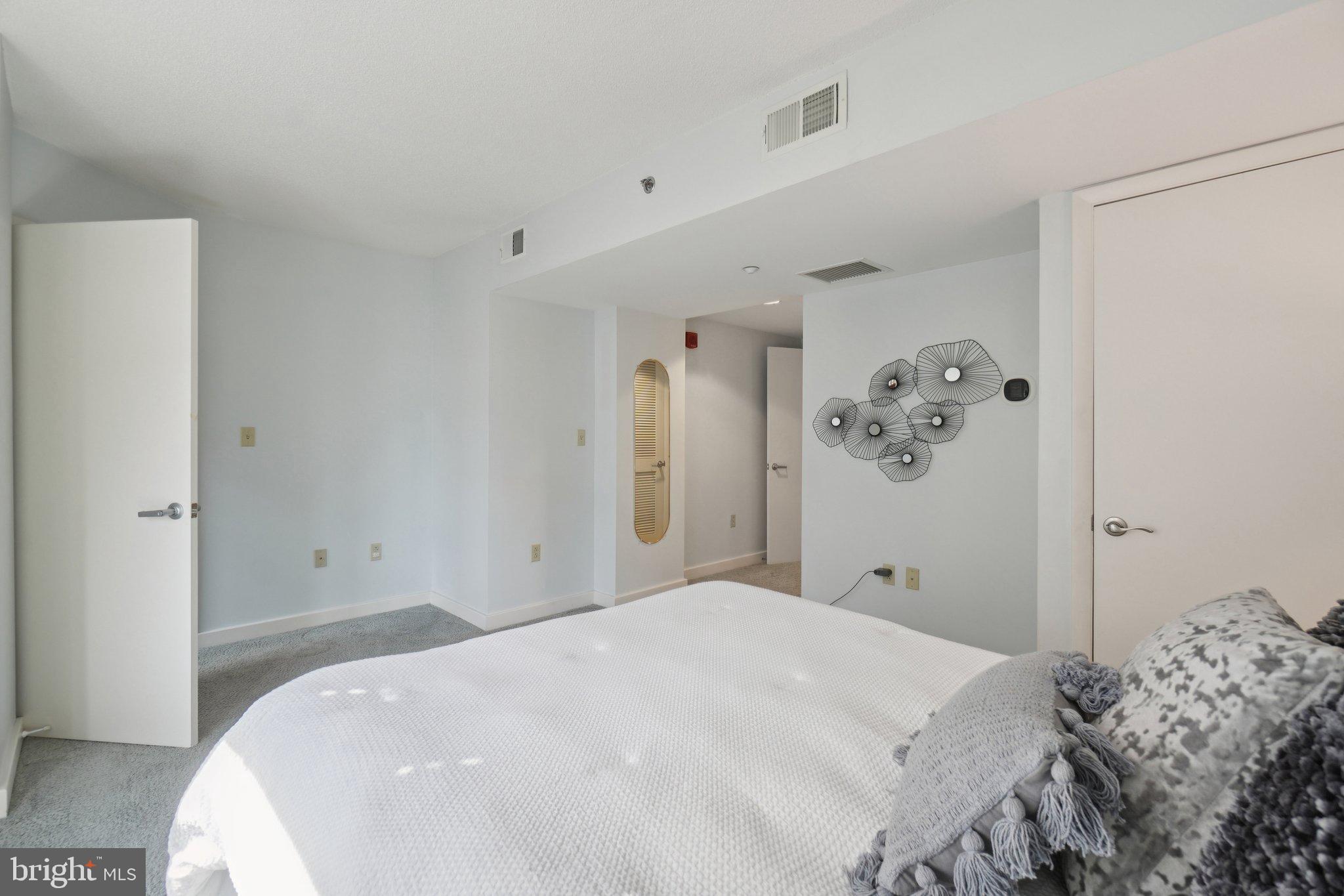 Washington, District of Columbia, 20005, United States, 2 Bedrooms Bedrooms, ,2 BathroomsBathrooms,Residential,For Sale,1976159