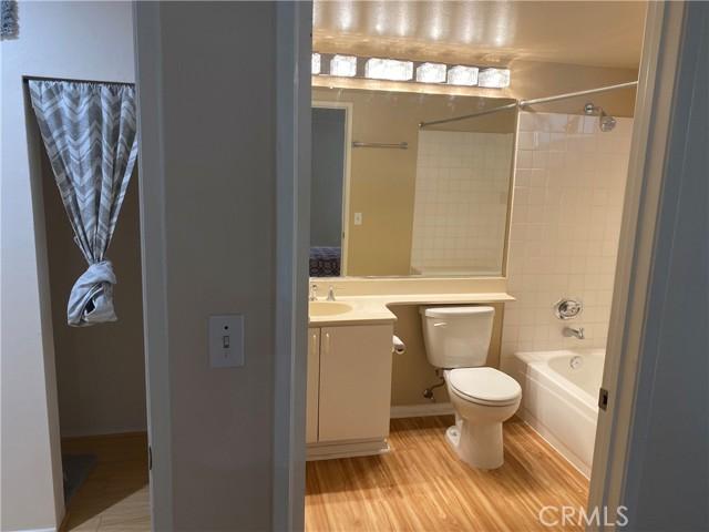 Santa Monica, California, 90404, United States, 2 Bedrooms Bedrooms, ,2 BathroomsBathrooms,Residential,For Sale,1864661