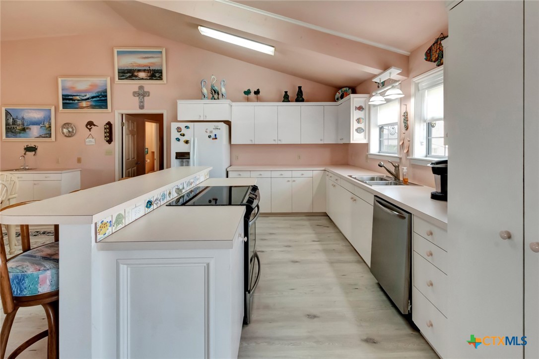 504 S 12th Street, Port O'Connor, Texas, 77982, United States, 5 Bedrooms Bedrooms, ,4 BathroomsBathrooms,Residential,For Sale,504 S 12th Street,1559126