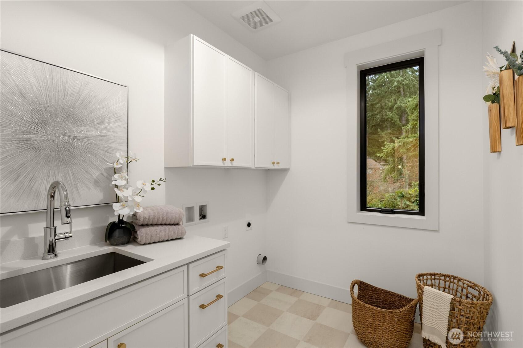 BELLEVUE, Washington, 98006, United States, 3 Bedrooms Bedrooms, ,3 BathroomsBathrooms,Residential,For Sale,1999727