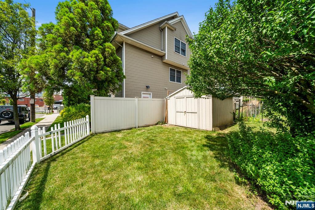 Palisades Park, New Jersey, 07650, United States, 3 Bedrooms Bedrooms, ,4 BathroomsBathrooms,Residential,For Sale,1995559