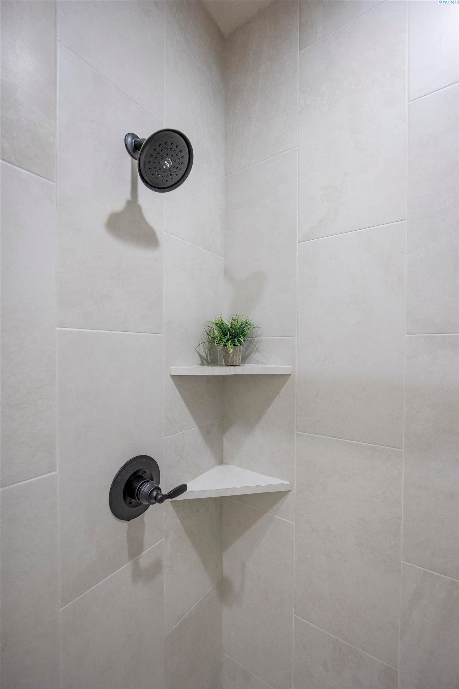 Prosser, Washington, 99350, United States, 4 Bedrooms Bedrooms, ,1 BathroomBathrooms,Residential,For Sale,1977826