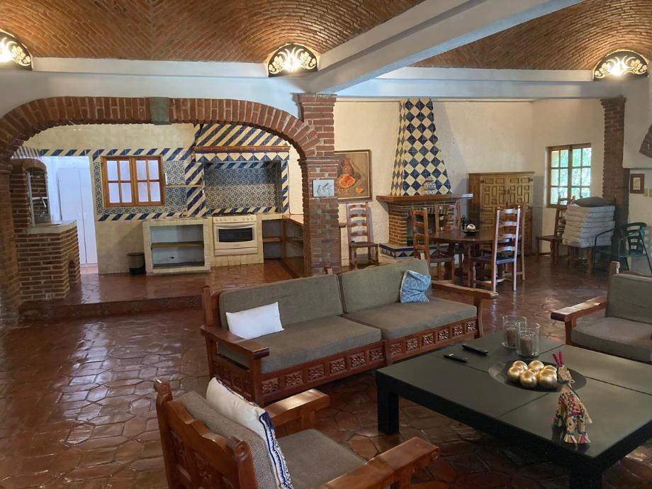 Cuernavaca, Morelos, 62130, Mexico, 7 Bedrooms Bedrooms, ,7 BathroomsBathrooms,Residential,For Sale,1746489