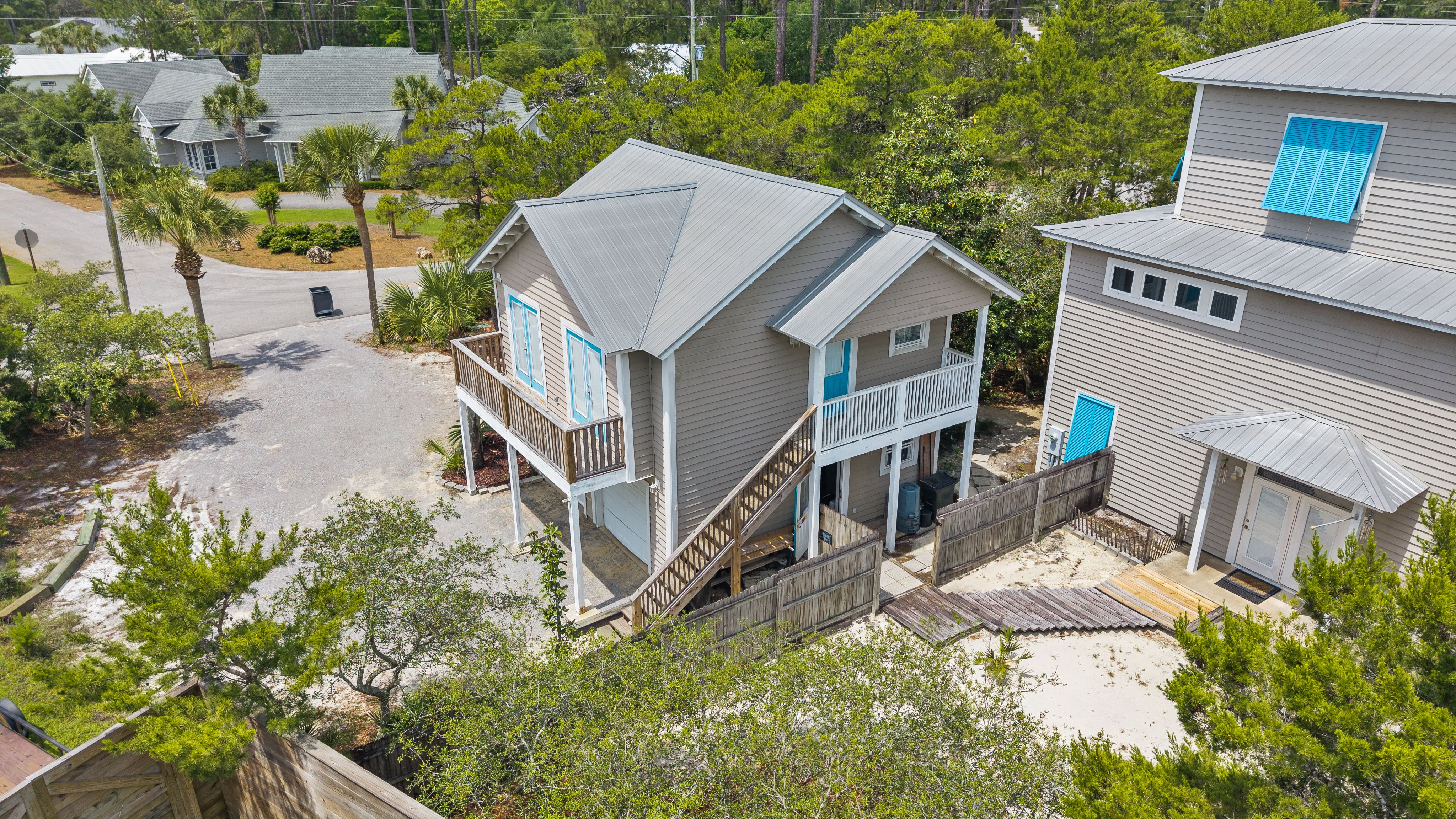  Spacious Three-Level Home With Detached Two-Car Carriage House - 物件實景