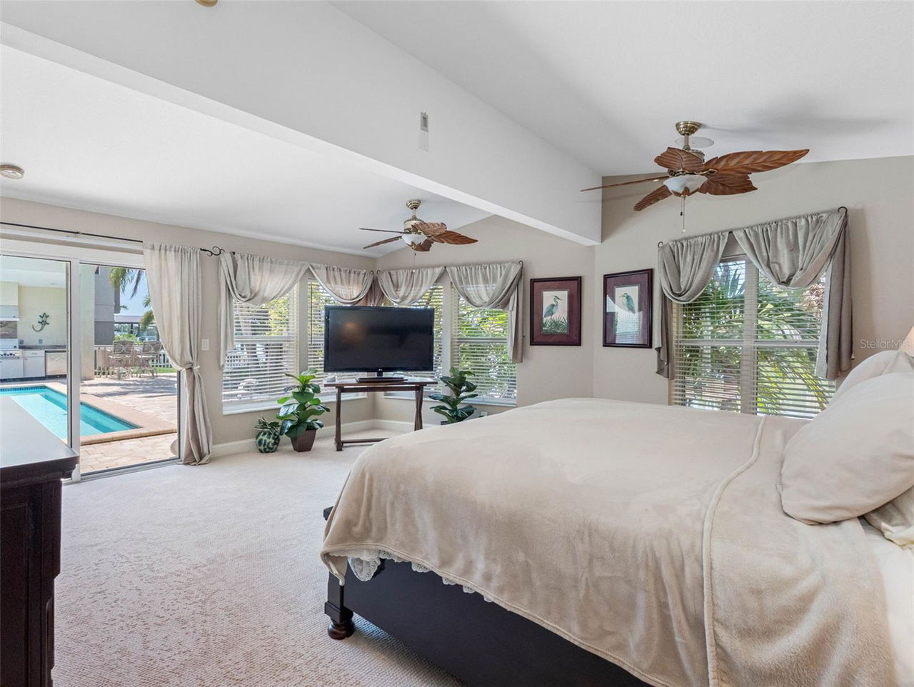 CLEARWATER BEACH, Florida, 33767, United States, 3 Bedrooms Bedrooms, ,3 BathroomsBathrooms,Residential,For Sale,1979132