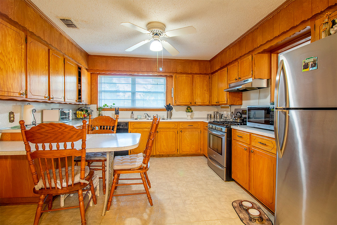 GRAND SALINE, Texas, 75140, United States, 3 Bedrooms Bedrooms, ,2 BathroomsBathrooms,Residential,For Sale,1960368