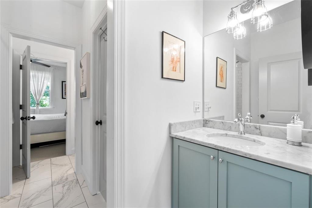 Atlanta, Georgia, 30324, United States, 3 Bedrooms Bedrooms, ,3 BathroomsBathrooms,Residential,For Sale,1948328