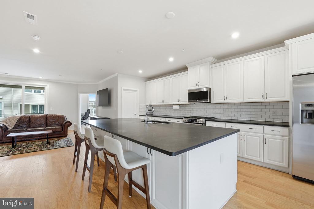 Chantilly, Virginia, 20151, United States, 3 Bedrooms Bedrooms, ,3 BathroomsBathrooms,Residential,For Sale,2048554