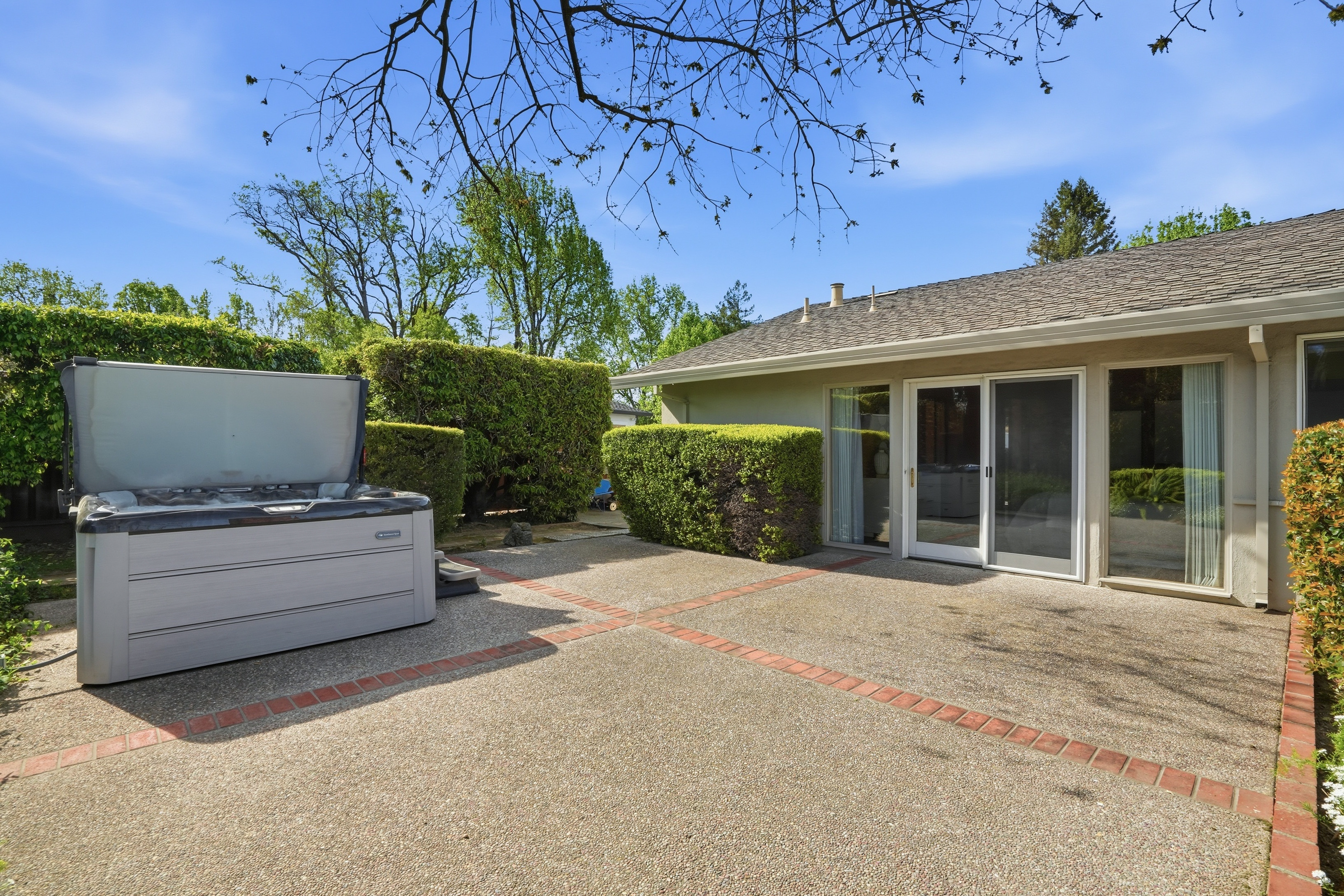  Single-Level Rancher in Coveted Neighborhood - 物件實景