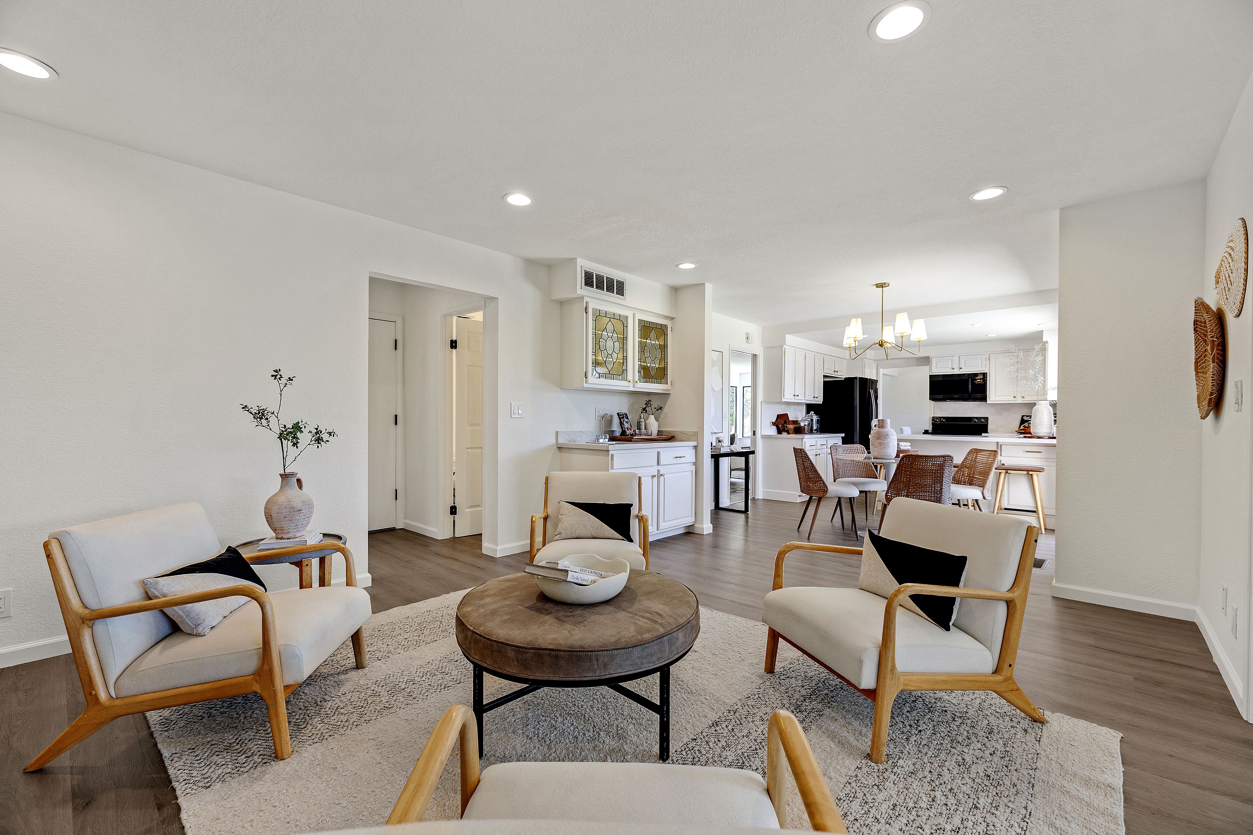  Updated Corner-Lot Home with Premier Community Amenities - 物件實景