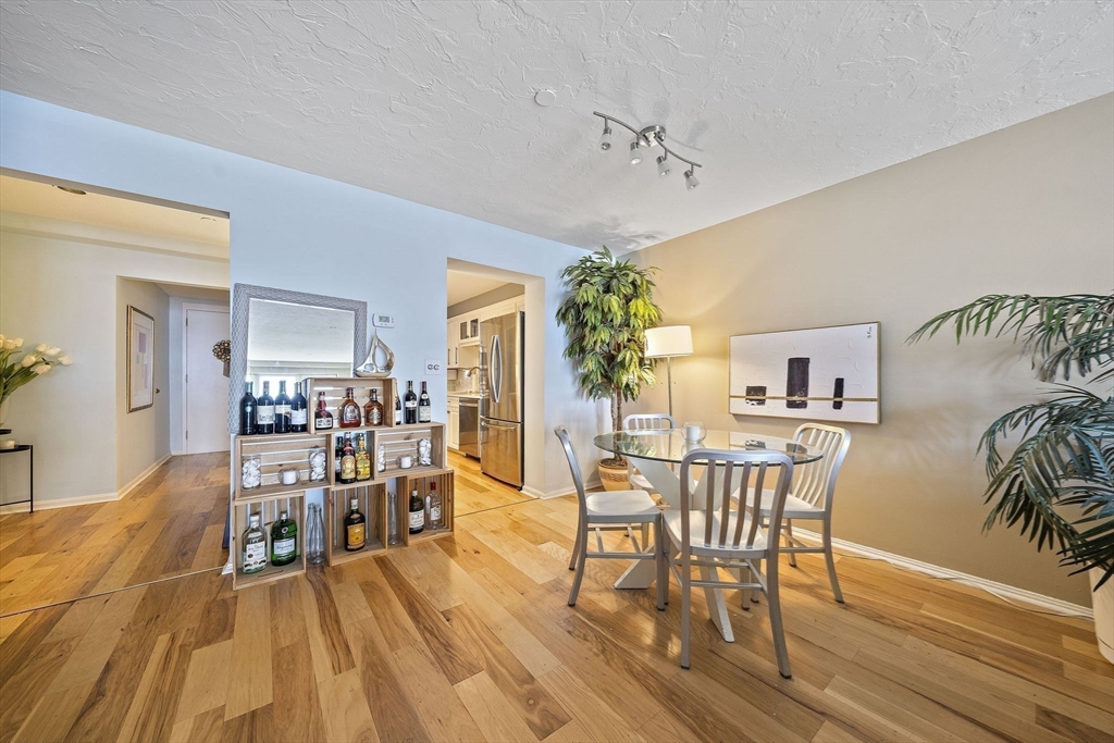 Quincy, Massachusetts, 02171, United States, 2 Bedrooms Bedrooms, ,2 BathroomsBathrooms,Residential,For Sale,1845437