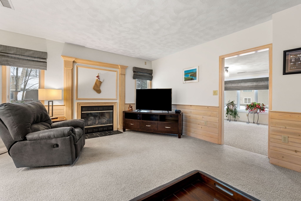 Haverhill, Massachusetts, 01830, United States, 2 Bedrooms Bedrooms, ,3 BathroomsBathrooms,Residential,For Sale,2001775