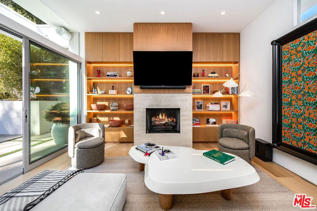 Beverly Hills, California, 90210, United States, 4 Bedrooms Bedrooms, ,5 BathroomsBathrooms,Residential,For Sale,1687212