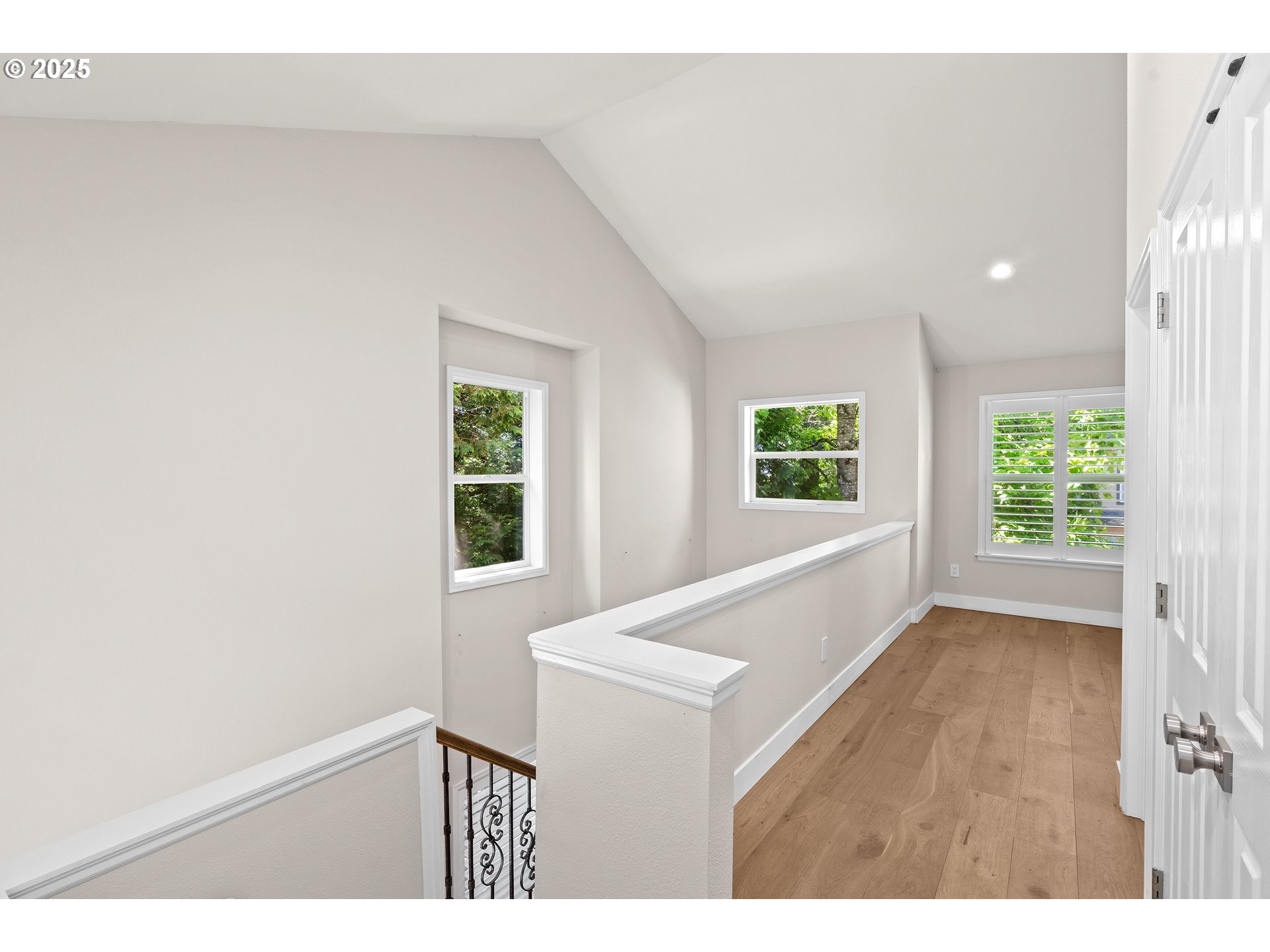 Lake Oswego, Oregon, 97035, United States, 2 Bedrooms Bedrooms, ,2 BathroomsBathrooms,Residential,For Sale,1889875