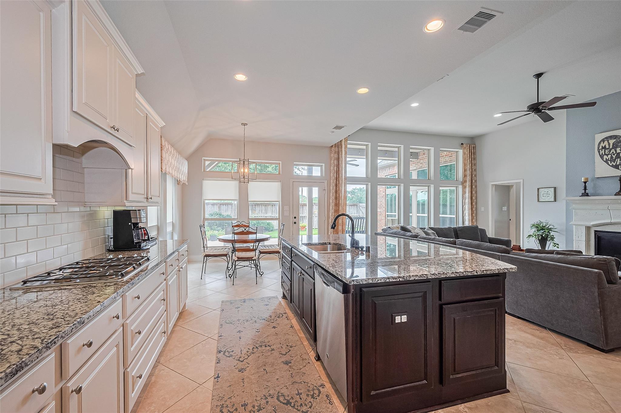 Katy, Texas, 77493, United States, 4 Bedrooms Bedrooms, ,4 BathroomsBathrooms,Residential,For Sale,1982754