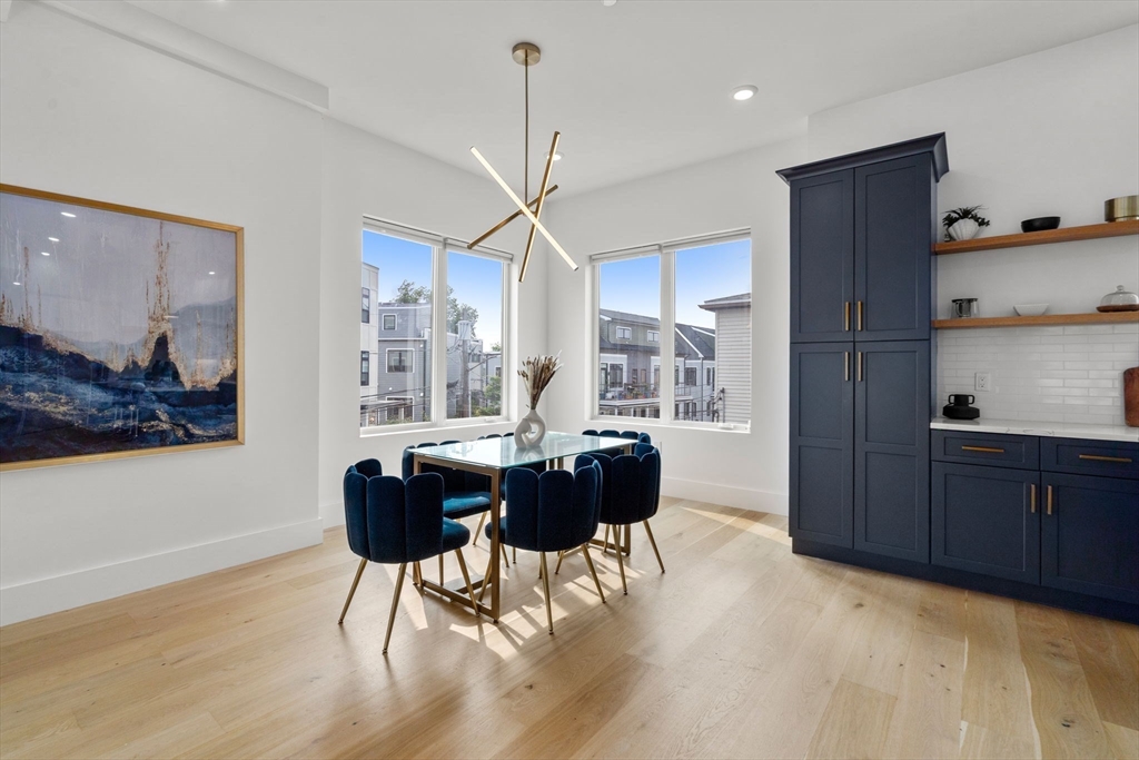 Somerville, Massachusetts, 02145, United States, 5 Bedrooms Bedrooms, ,5 BathroomsBathrooms,Residential,For Sale,1849882