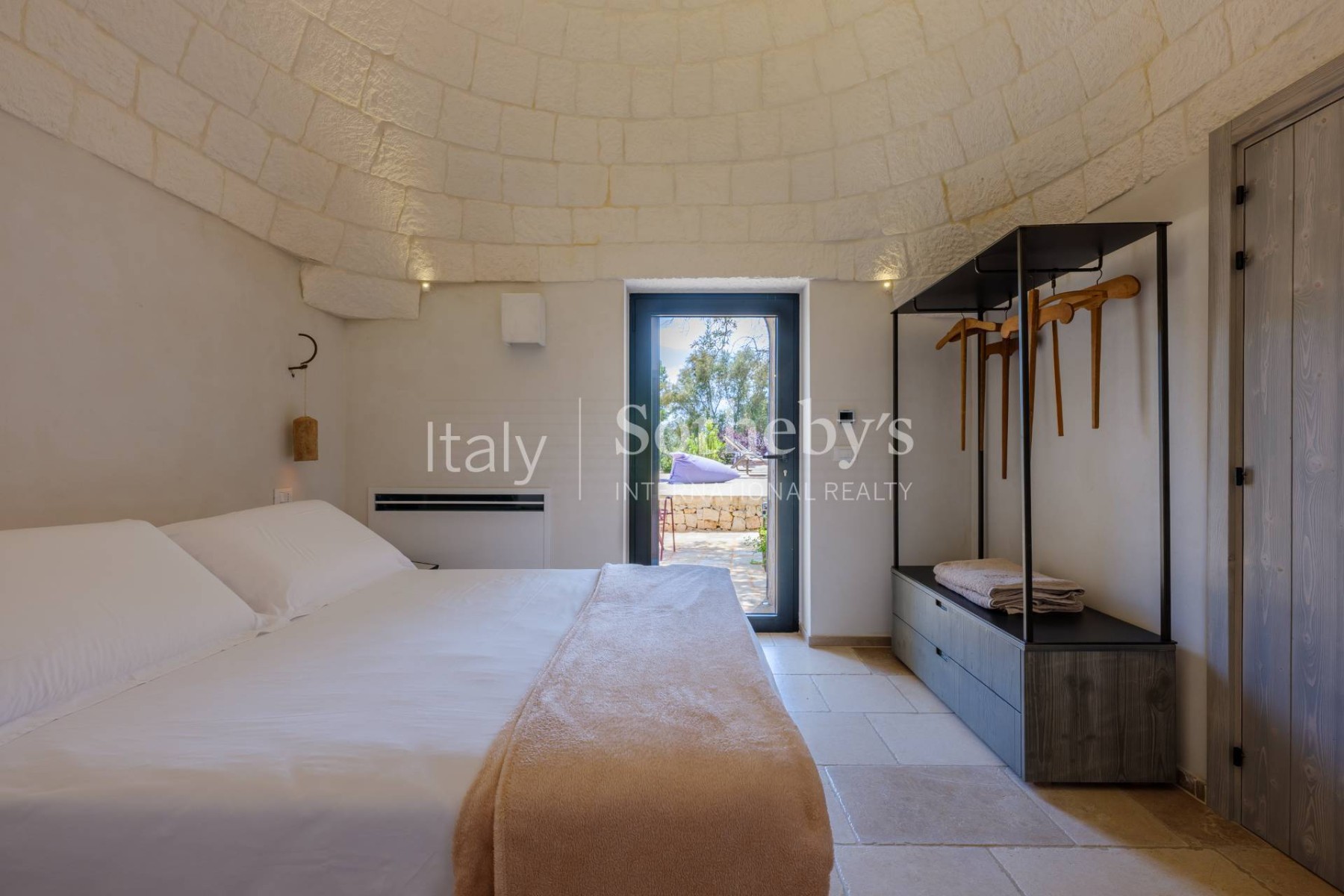  Exclusive complex of trulli with pool surrounded by greenery - 物件實景