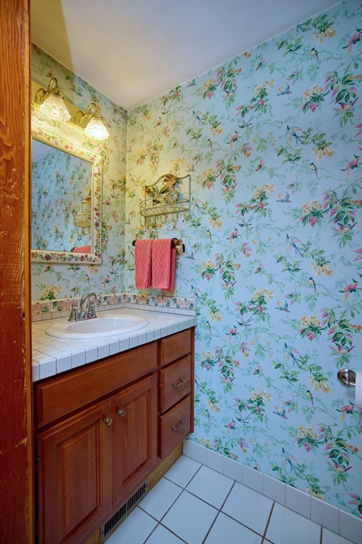 Quincy, Massachusetts, 02170, United States, 4 Bedrooms Bedrooms, ,2 BathroomsBathrooms,Residential,For Sale,1987679