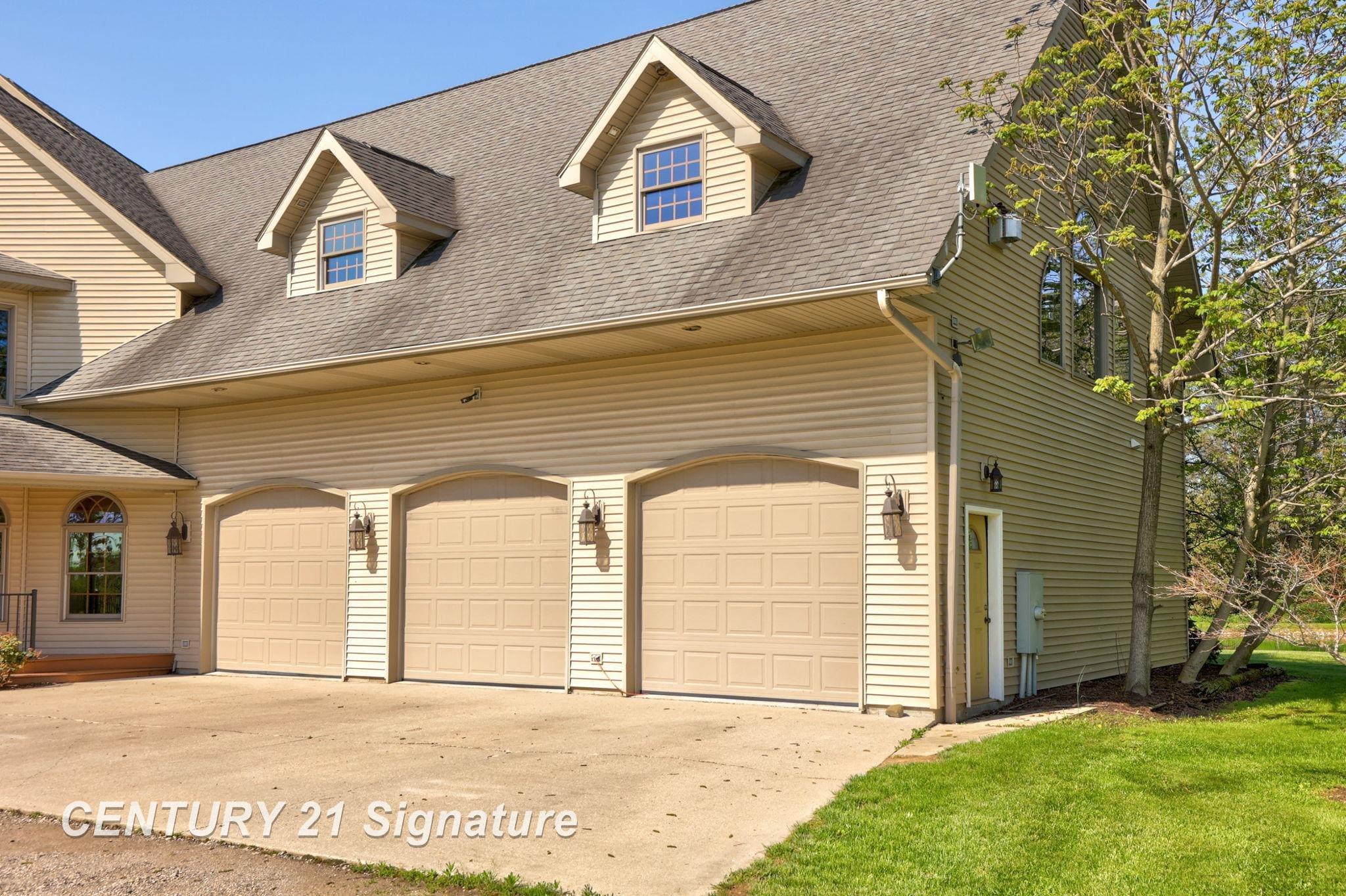 Hemlock, Michigan, 48626, United States, 6 Bedrooms Bedrooms, ,5 BathroomsBathrooms,Residential,For Sale,1984080