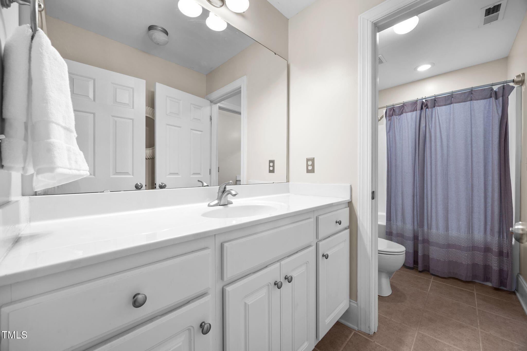 Wake Forest, North Carolina, 27587, United States, 4 Bedrooms Bedrooms, ,5 BathroomsBathrooms,Residential,For Sale,1817910