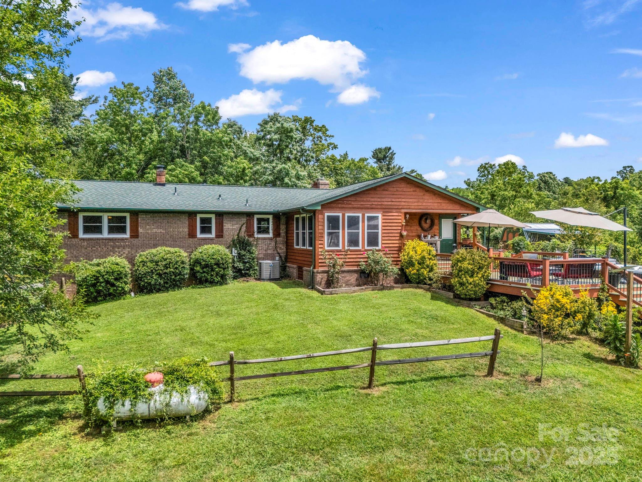 Saluda, North Carolina, 28773, United States, 4 Bedrooms Bedrooms, ,2 BathroomsBathrooms,Residential,For Sale,1978089