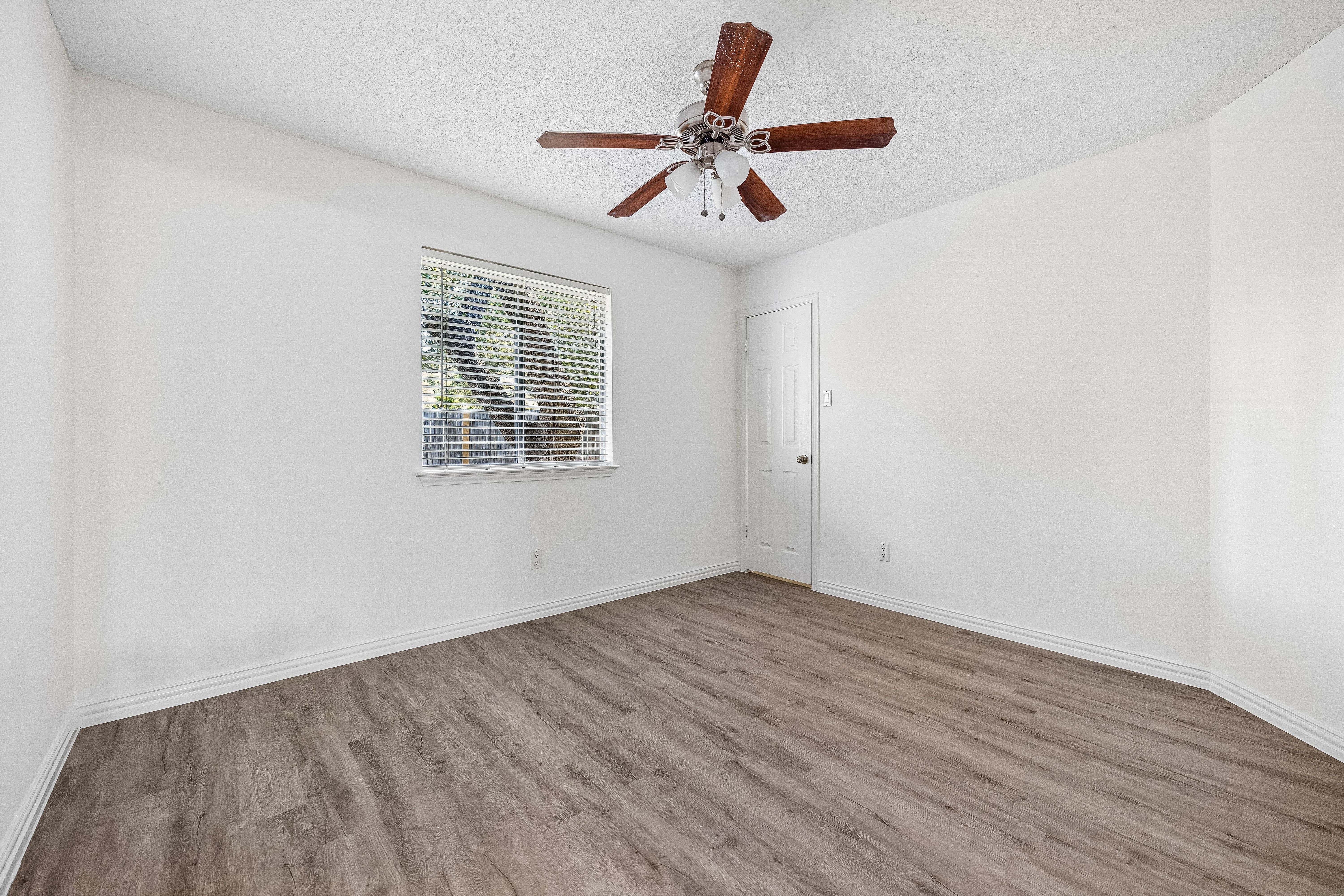  Adorable, Well Maintained with Open Floor Plan - 物件實景