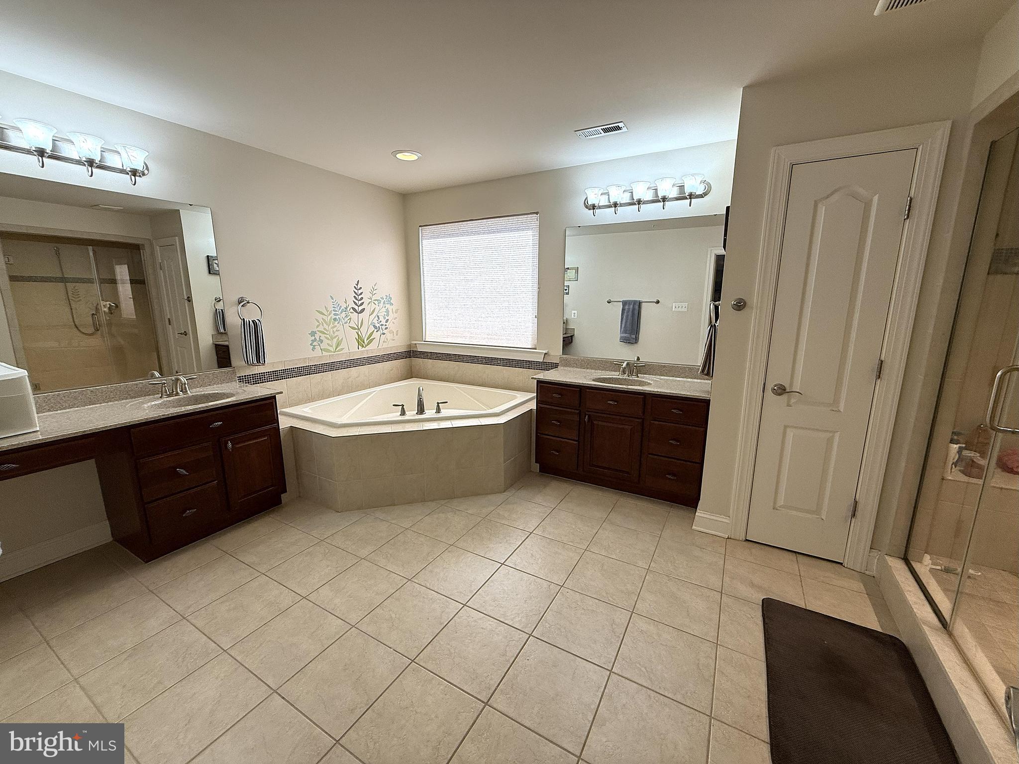 Waldorf, Maryland, 20603, United States, 5 Bedrooms Bedrooms, ,4 BathroomsBathrooms,Residential,For Sale,1976975