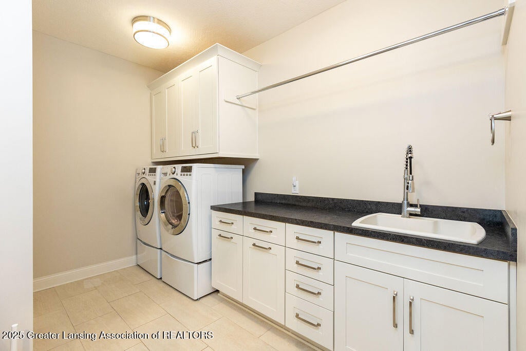 East Lansing, Michigan, 48823, United States, 4 Bedrooms Bedrooms, ,3 BathroomsBathrooms,Residential,For Sale,1890270